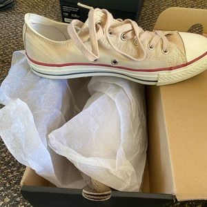 Women’s brand new converse size 8 dark tan bnwt